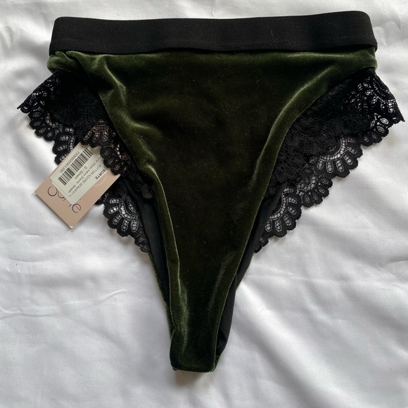 Sorte Velvet Adore Shorts - Seaweed - Polewear hot pants - Picture 1 of 3
